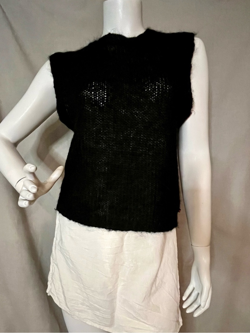 Tommy Hilfiger Sleeveless Lightweight  Sheer Knit Wool/Mohair Vest - Picture 10 of 13
